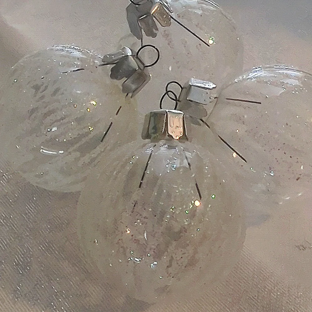🏷️LAST CHANCE SALE $5 Vintage Romanian Hand Decorated Glass Ornaments Set of 4 - Picture 2 of 8